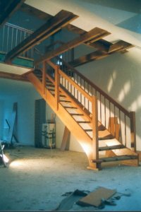 einfache Treppe aus Holz